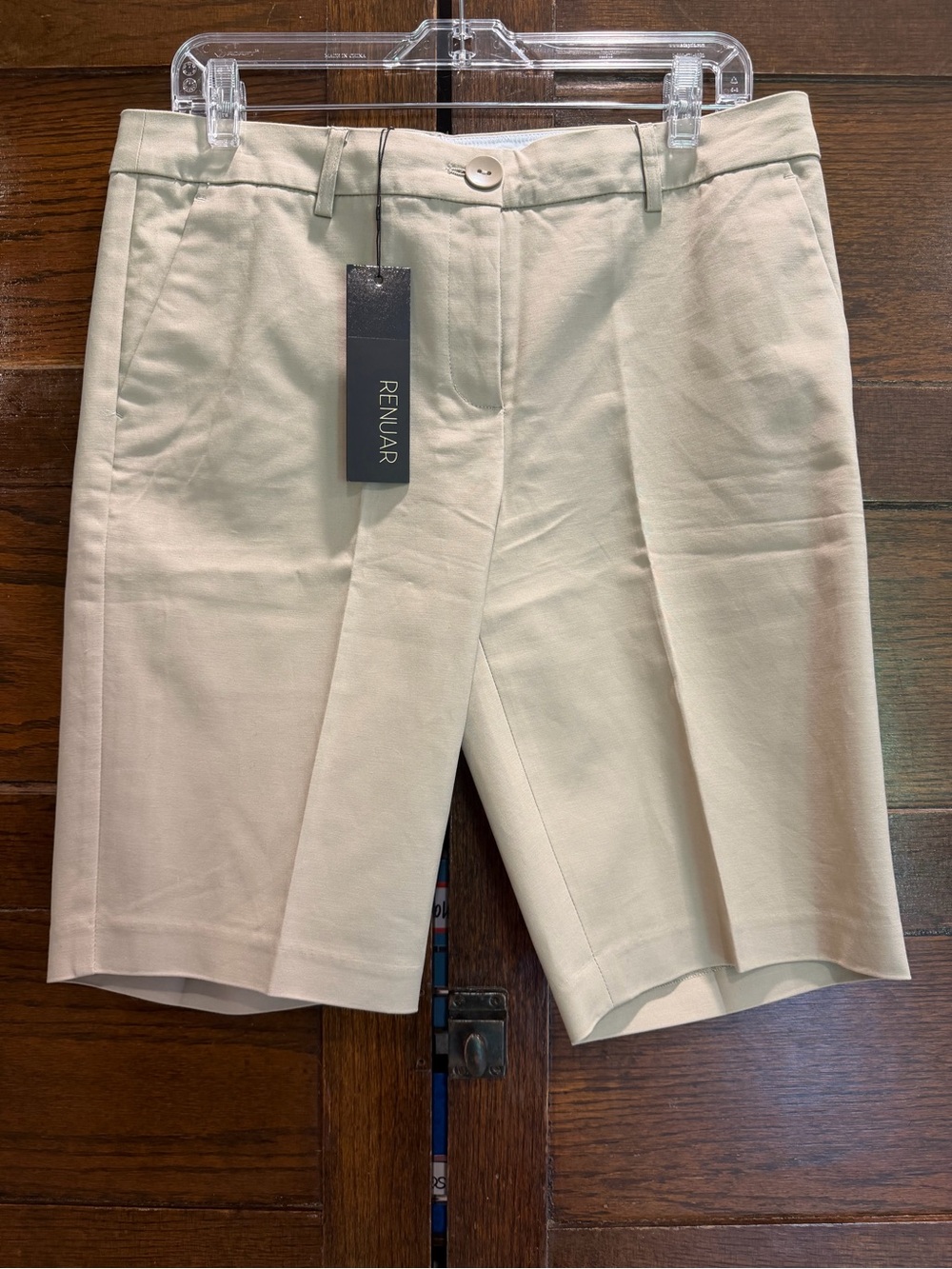 NWT Renuar size 8 Beige Tailored Bermuda Shorts 11” chinos khakis